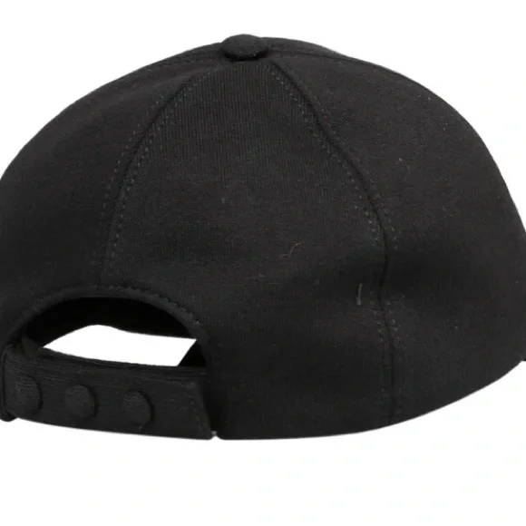 Black used Burberryhat In great condition